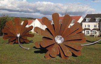 Daisy Sculpture